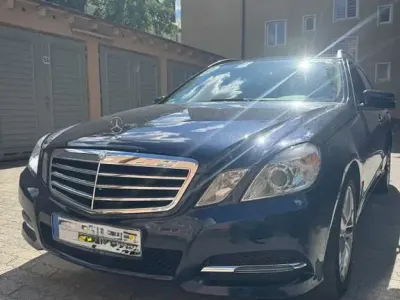 Gebraucht Mercedes E250 204 PS (150 kW) 2012 Blau Limousine