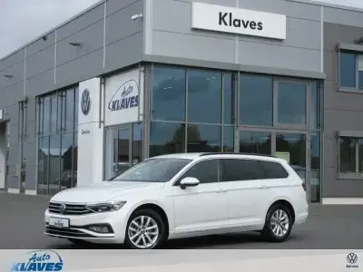 Gebraucht VW Passat 150 PS (110 kW) 2022 Weiß Kombi