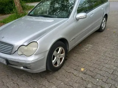 Gebraucht Mercedes 220 Elegance 143 PS (105 kW) 2002 Silber Kombi