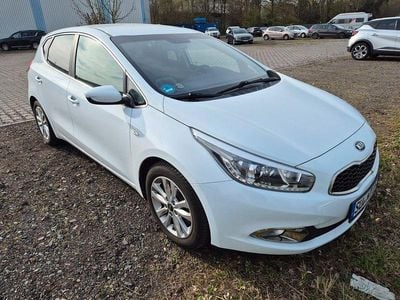 Gebraucht Kia Ceed DREAM-TEAM Edition 135 PS (99 kW) 2014 Weiß Kleinwagen