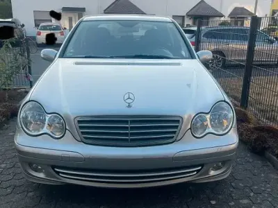Gebraucht Mercedes C200 Classic 122 PS (89 kW) 2004 Grau Limousine