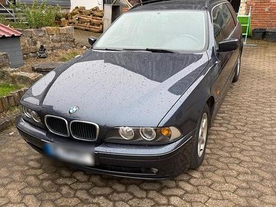Gebraucht BMW 525 163 PS (119 kW) 2002 Blau Kombi