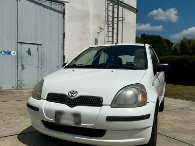 Gebraucht Toyota Yaris 87 PS (63 kW) 2003 Weiß Kleinwagen