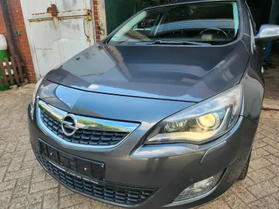 Gebraucht Opel Astra 116 PS (85 kW) 2010 Grau Limousine
