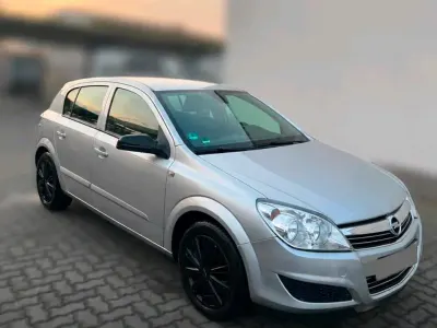 Gebraucht Opel Astra 105 PS (77 kW) 2009 Silber Limousine