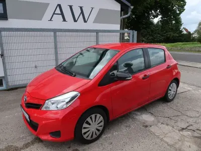 Gebraucht Toyota Yaris Cool 99 PS (72 kW) 2012 Rot Kleinwagen