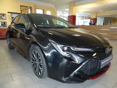 Używany Toyota Corolla Club 179 KM (131 kW) 2019 Czarny Sedan/Limuzyna
