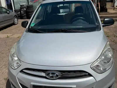 Gebraucht Hyundai i10 69 PS (50 kW) 2011 Silber Kleinwagen