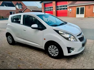 Gebraucht Chevrolet Spark 68 PS (50 kW) 2011 Weiß Kleinwagen