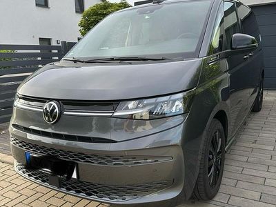 Gebraucht VW Multivan Edition 150 PS (110 kW) 2025 Grau Van
