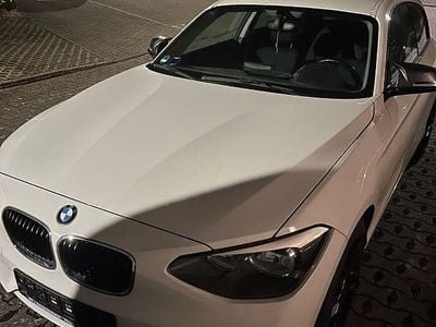 Gebraucht BMW 114 Sport Line 102 PS (75 kW) 2013 Weiß Kleinwagen
