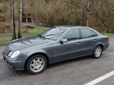 Gebraucht Mercedes E220 Classic 150 PS (110 kW) 2004 Grau Limousine