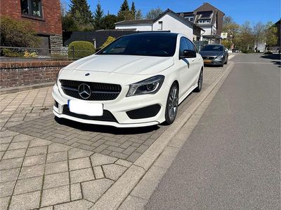 Usata Mercedes CLA180 Shooting Brake AMG line 122 CV (89 kW) 2015 Bianco Station wagon