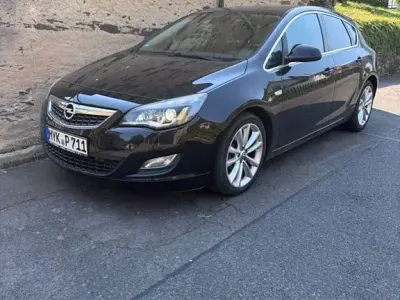 Gebraucht Opel Astra Sport 140 PS (102 kW) 2011 Schwarz Limousine