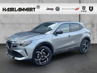 Neu Alfa Romeo Junior Ti 136 PS (100 kW) 2026 Metallic SUV