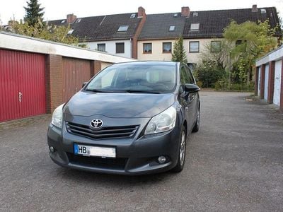 Usata Toyota Verso Executive 150 CV (110 kW) 2010 Grigio Monovolume