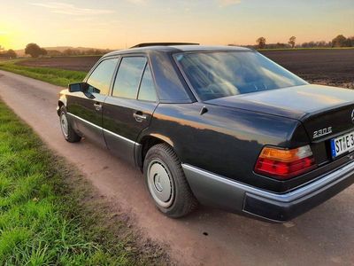 Gebraucht Mercedes 230 132 PS (97 kW) 1990 Schwarz Limousine