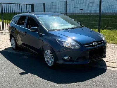 Gebraucht Ford Focus Champions Edition 123 PS (90 kW) 2012 Blau Kombi