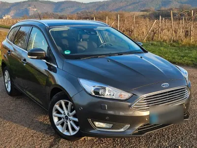 Gebraucht Ford Focus Titanium 125 PS (91 kW) 2015 Grau Kombi
