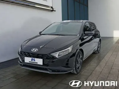 Neu Hyundai i20 Blackline 101 PS (74 kW) 2026 Schwarz Kleinwagen