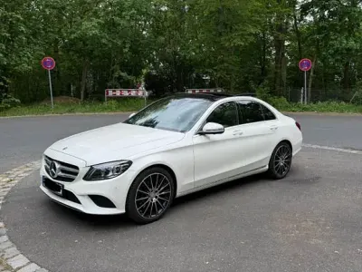 Gebraucht Mercedes C300 258 PS (189 kW) 2019 Weiß Limousine