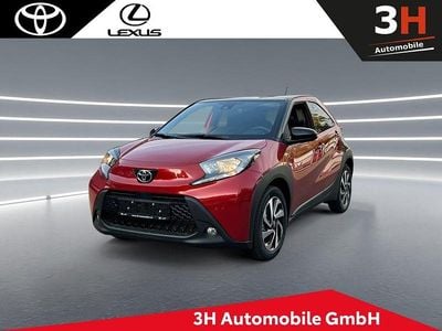 Neu Toyota Aygo X 72 PS (52 kW) 2025 Rot SUV