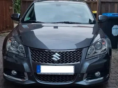 Gebraucht Suzuki Kizashi Sport 178 PS (130 kW) 2012 Grau Limousine