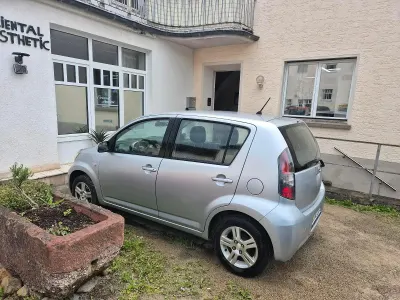 Gebraucht Daihatsu Sirion 87 PS (63 kW) 2008 Silber Kleinwagen