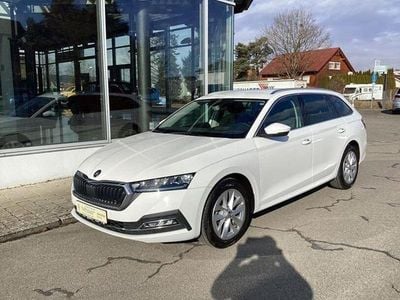 Gebraucht Skoda Octavia Style 116 PS (85 kW) 2023 Candyweiss Kombi