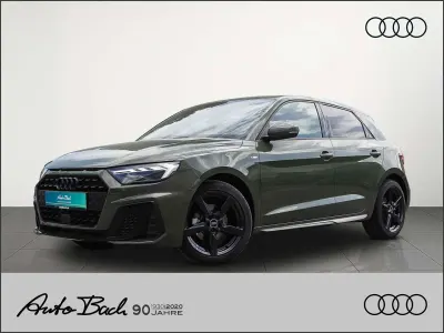 Neu Audi A1 S-Line 116 PS (85 kW) 2026 Distriktgrün metallic SUV