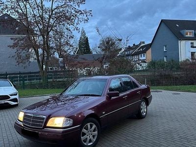 Rot Gebraucht 1996 Mercedes C180 Elegance Limousine | 3.900 €