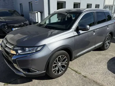 Gebraucht Mitsubishi Outlander Plus 150 PS (110 kW) 2017 Platinumgrau (m) SUV