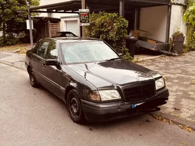 Gebraucht Mercedes C180 122 PS (89 kW) 1996 Schwarz Limousine