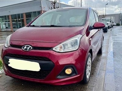 Gebraucht Hyundai i10 87 PS (63 kW) 2014 Rot Kleinwagen