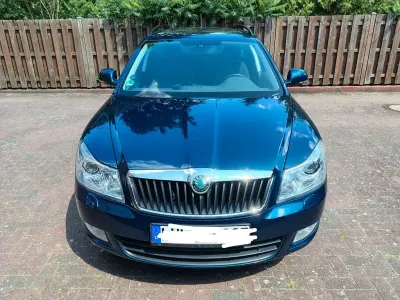 Gebraucht Skoda Octavia Family 105 PS (77 kW) 2012 Blau Kombi