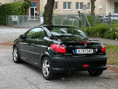 Gebraucht Peugeot 206 CC 101 PS (74 kW) 2003 Schwarz Cabrio