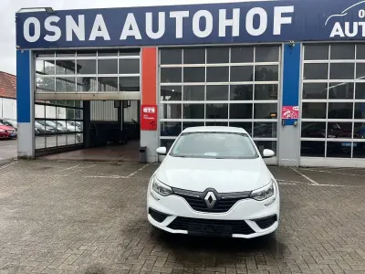 Gebraucht Renault Mégane Life 101 PS (74 kW) 2016 Weiß Limousine