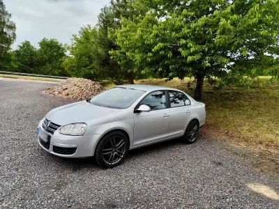 Gebraucht VW Jetta 102 PS (75 kW) 2005 Silber Limousine
