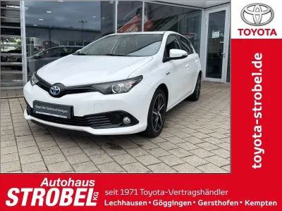 Gebraucht Toyota Auris Hybrid Team 136 PS (100 kW) 2018 Weiß Limousine