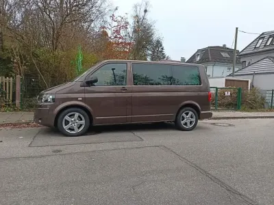 Gebraucht VW Multivan 140 PS (102 kW) 2010 Braun Van / Kleinbus