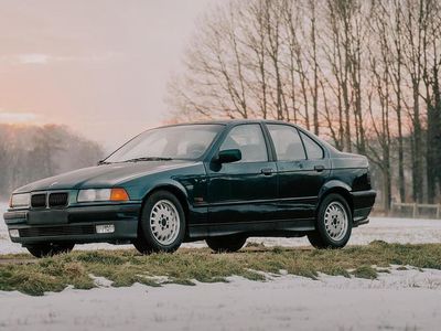 Gebraucht BMW 320 150 PS (110 kW) 1996 Grün Limousine