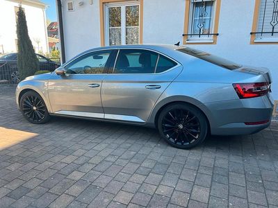 Używany Skoda Superb Premium Edition 190 KM (139 kW) 2018 Srebrny Sedan/Limuzyna