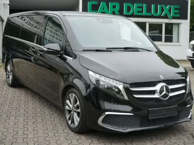 Gebraucht Mercedes V220 Avantgarde 163 PS (119 kW) 2023 Obsidianschwarz metallic Van / Kleinbus