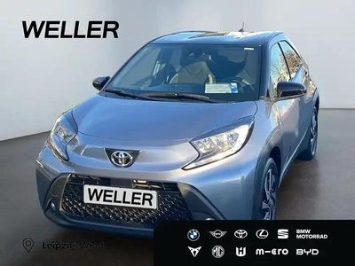 Celestite grey metallic / night sky black (grau) Gebraucht 2025 Toyota Aygo Team Kleinwagen | 16.690 € (Fairer Preis)