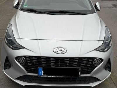 Gebraucht Hyundai i10 Edition 30 67 PS (49 kW) 2021 Silber Kleinwagen