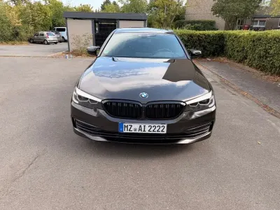 Gebraucht BMW 520 Sport Line 190 PS (139 kW) 2017 Braun Limousine