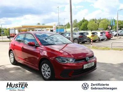 Gebraucht VW Polo Life 80 PS (58 kW) 2025 Kingsred metallic 7343 (metallic) Kleinwagen
