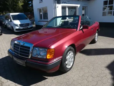 Second-hand Mercedes E300 220 CP (161 kW) 1993 Roșu Cabrio