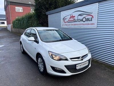 Weiß Gebraucht 2012 Opel Astra Selection Limousine | 2.999 € (Guter Preis)