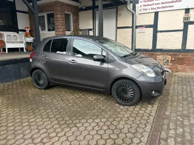 Gebraucht Toyota Yaris Sol 101 PS (74 kW) 2009 Grau Kleinwagen